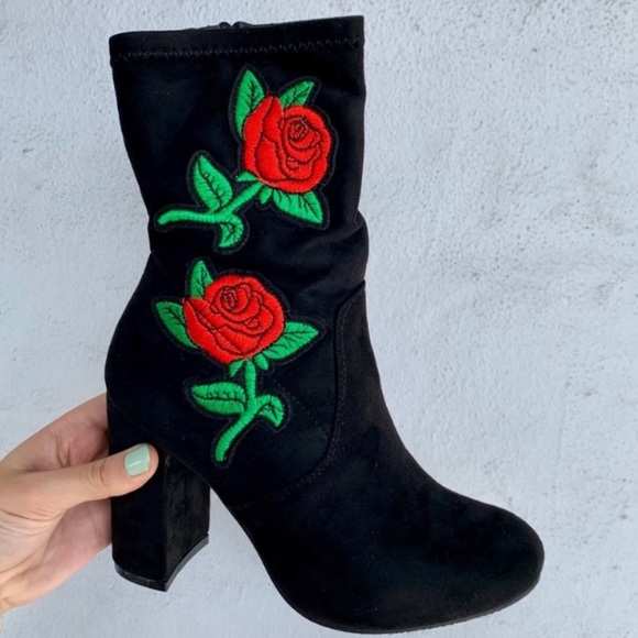 Shoes - Black floral Boots 🥀